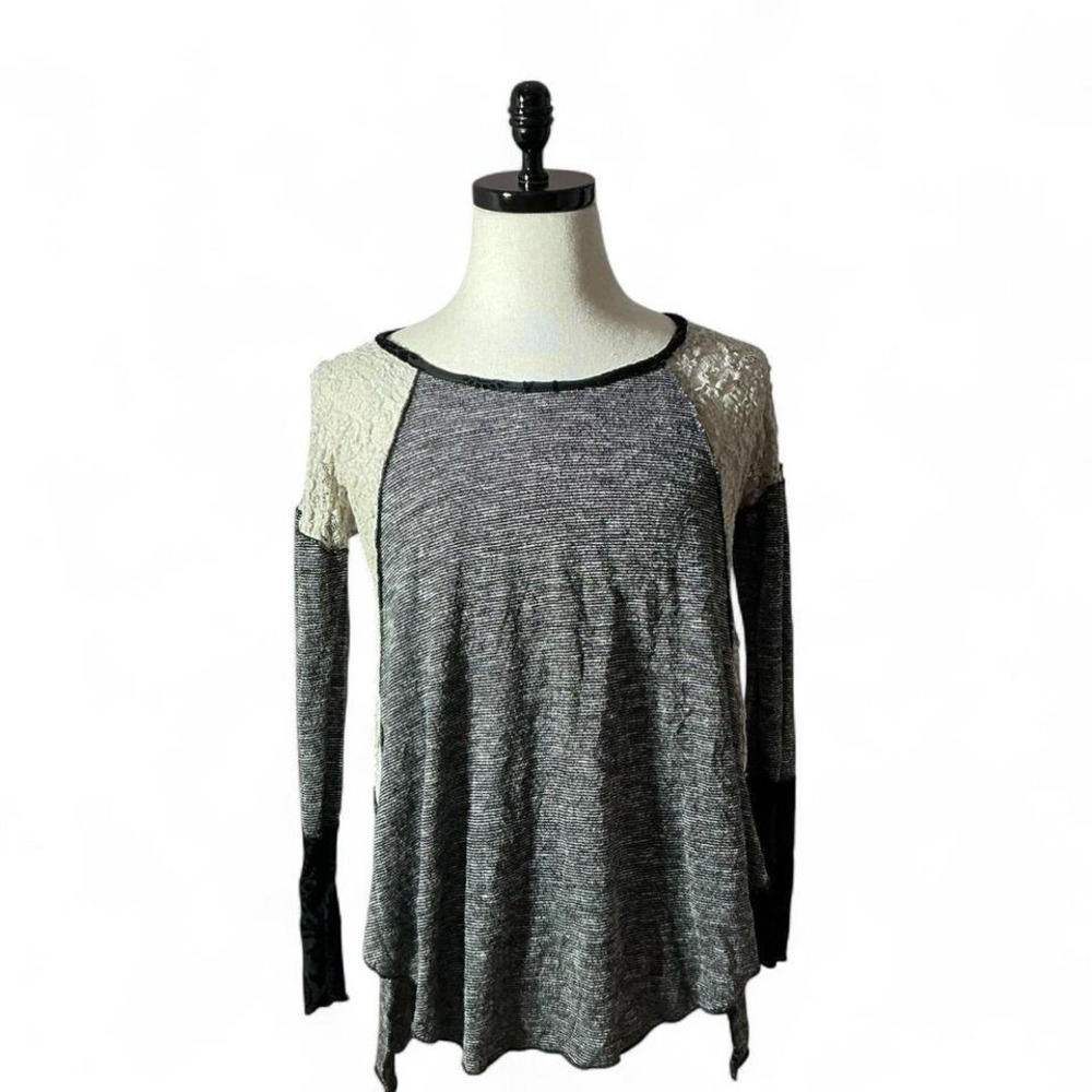 Surrealist USA Black White Striped Lace Sleeve Lagenlook Top Women's Grunge
